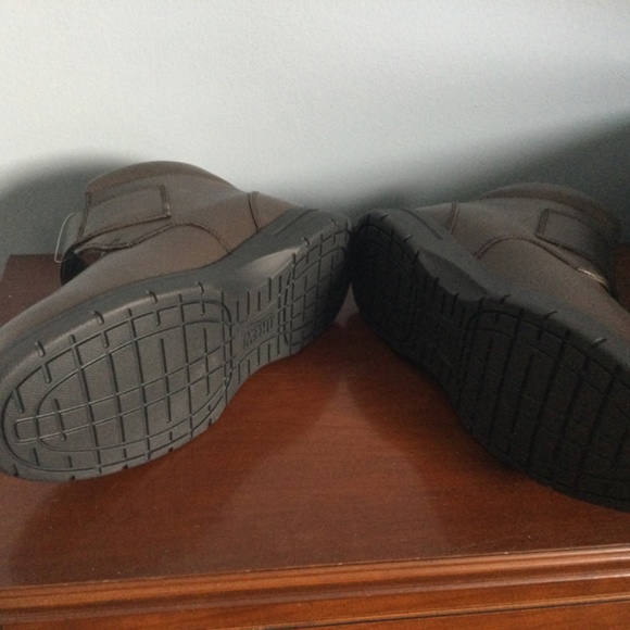 DREW Men’s Big Easy Velcro Pebbled Leather Boots..new in box main image 6